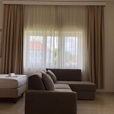 Apartman Za Radnici Valtice Buitenkant foto