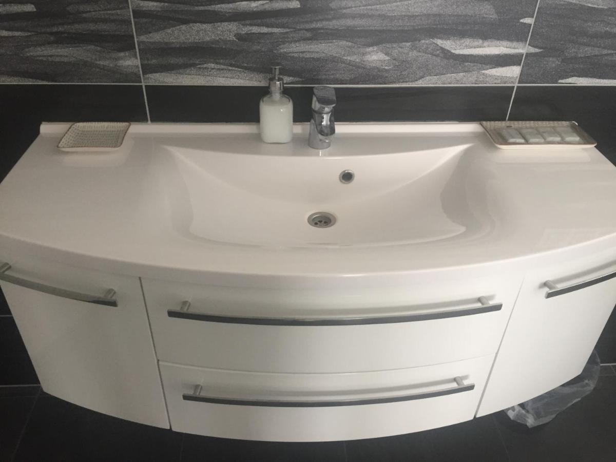 Apartman Za Radnici Valtice Buitenkant foto