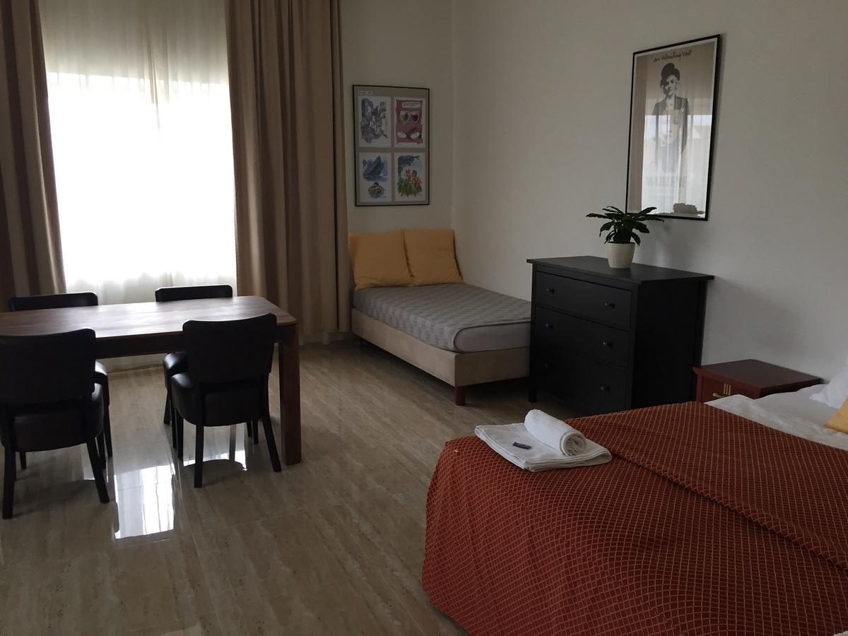 Apartman Za Radnici Valtice Buitenkant foto
