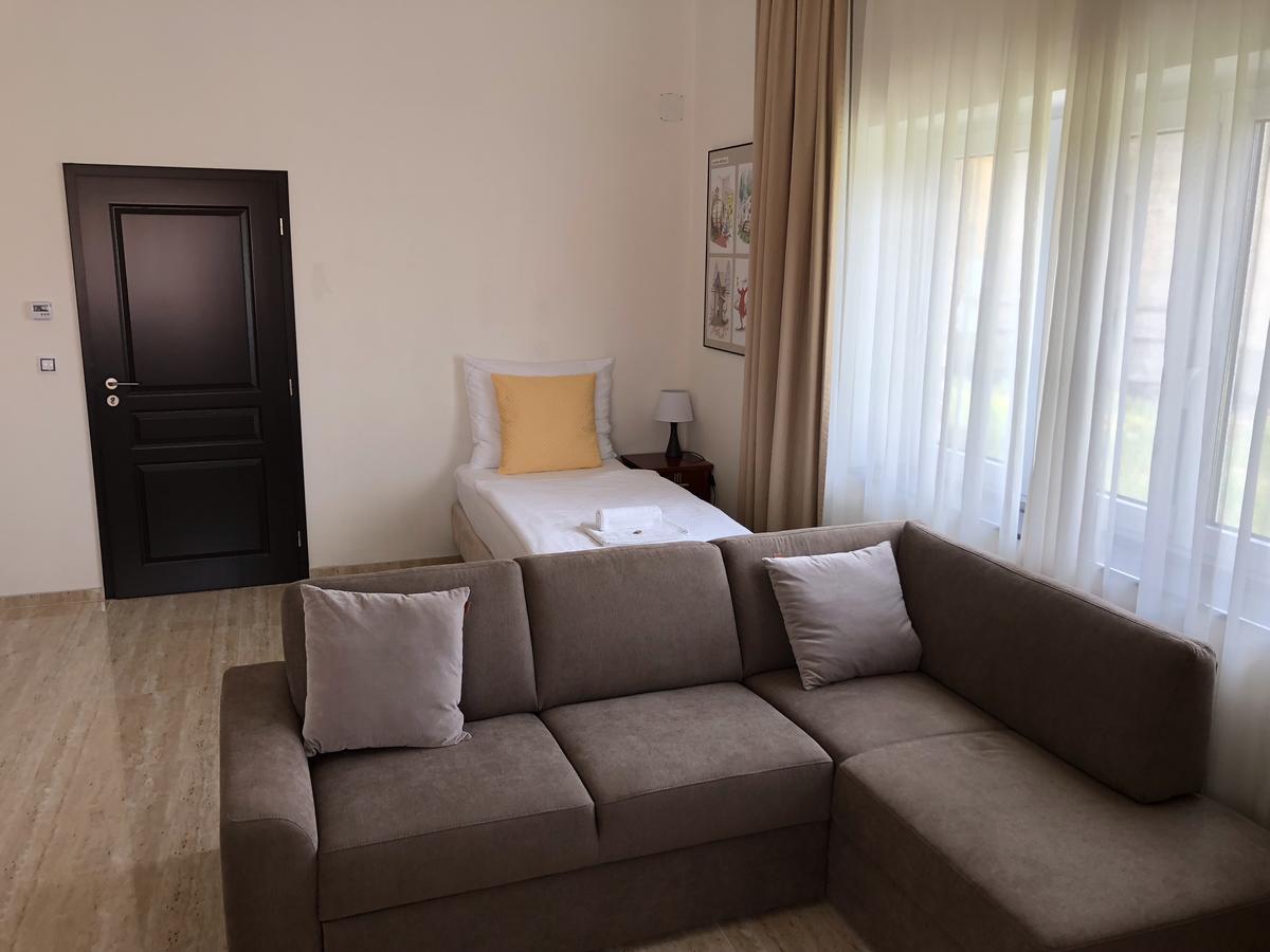 Apartman Za Radnici Valtice Buitenkant foto